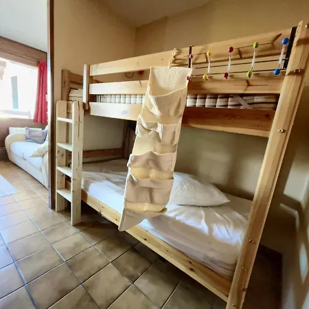 Apartment 4 Pers. Au Pied Des Pistes, Balcon, Parking, Wi-fi, Proche Commerces - Fr-1-572-238 *