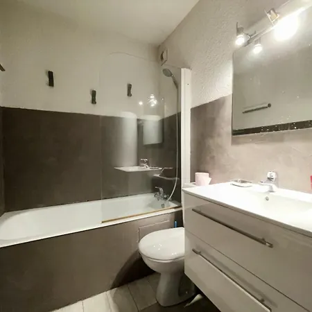 4 Pers. Au Pied Des Pistes, Balcon, Parking, Wi-fi, Proche Commerces Appartement